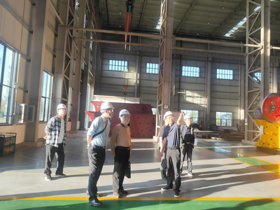 松滋市城关市场监管所积极开展企业走访服务工作，提供法律咨询助力企业发展